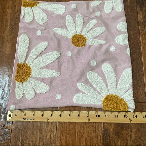 Daisy Applique Decorative Pillow Cover NEW - Picture 8 of 9